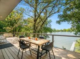 Lakefront Retreat~Hot Tub~Game Room~Fire Pit~ BBQ