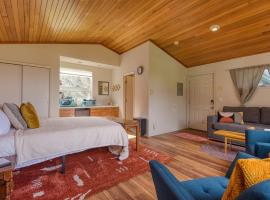 #StayinMyDistrict Cape Arago Studio Suite, hotel a Coos Bay