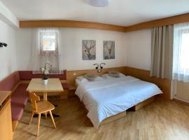 Bed & Breakfast Garnì Tobià, hotel v Campitello di Fassa