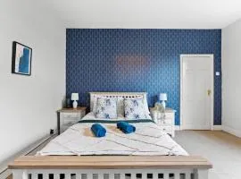 Trendy 6-BR home, Monthly Savings, Free Parking