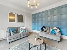 Modern 6-BR home, Monthly Savings, Free Parking