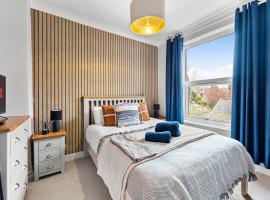 Modern 6-BR home, Monthly Savings, Free Parking, hotell i Nether Edge