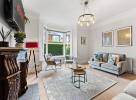 Luxury 6-BR home, Monthly Savings, Free Parking, hotel in Nether Edge