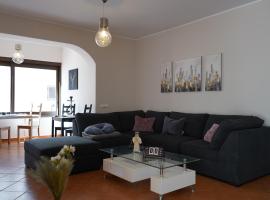 Sky and Sand Hostel, hostel em Portim&atilde;o