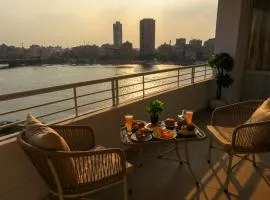 Luxury 5-Star Nile View Apartment - Prime Cairo Location