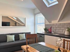 Granada Apartments at Pleasure Beach, hotel in Blackpool