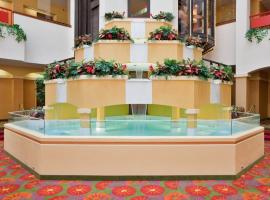 Holiday Inn & Suites Springfield-I-44 by IHG, hotel pobl&iacute;ž Leti&scaron;tě Springfield-Branson    - SGF, Springfield