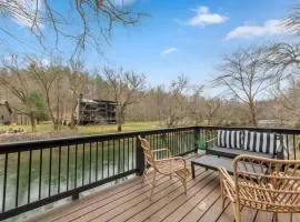 NEW Toccoa River Front - HotTub Fire pit Game Room