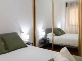 Vigo CENTRO Vialia AVE 4PAX ツ by Rias Baixas Rentals