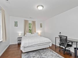 Cozy 1BR 1BA Apartment Near Fort Gregg-Adams, hotel in Hopewell