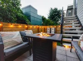 Travelers Dream, Walk to Space Needle, Firepit, cornhole