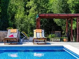 Villa Oasis Cypress - Three Bedroom Villa with Terrace and Swimming Pool