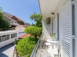 Apartments & Rooms Bari i -Standard One Bedroom Apartment with Balcony and Garden View APT-3