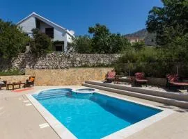 Villa Avoca - Four Bedroom Villa with Swimming Pool