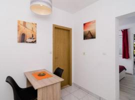 Apartments Ammos - One Bedroom Apartment with Shared Terrace and Sea View Mali, hotel in Saplunara