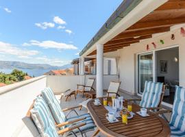 Sunset view apartment - One bedroom apartment with balcony and sea view, hotel v destinaci Postira