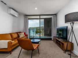 Luxurious 2BR Escape with Exceptional Amenities - Hosted by Canstay, spa hotel in Phillip