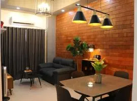 Kapitolyo Prisma Residential Condo TCPH21 - NYC Vibes Penthouse with KTV Pool and Balcony with City View Panorama 5 Min Drive to BGC St Lukes and Ortigas - Staycations by SMS