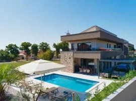 Villa Bavigo for 8 people near Pula with wellness & children playground