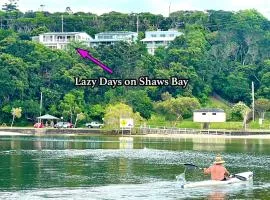 Two Apartments Stray Leaves & The Jungle Room - 150m to Shaws Bay