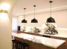 וילה יפיפיה וגדולה בבית שמש במבצע!, Hotel in Zanoaẖ