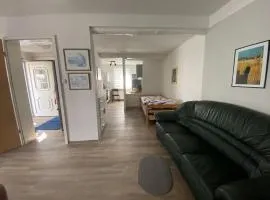 Ferienwohnung mit Parkplatz und separatem Eingang, ideal für Handwerker und Geschäftsleute