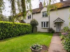 Charming country cottage in quiet rural setting
