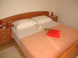 Apartment Vukorep - Two Bedroom Apartment with Terrace and Field View, hotel com estacionamento em Suđurađ