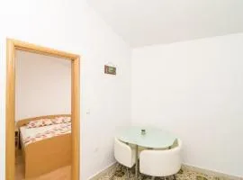 Apartments & Rooms Bari i -Comfort One Bedroom Apartment with Balcony and Garden View Apt Preko-5