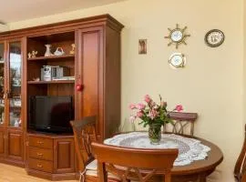 Apartment Jele - Two Bedroom Apartment with Balcony and Garden View