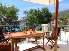 Apartments Seafront Silence - Studio Apartment with Terrace and Sea View, hotel a Trstenik