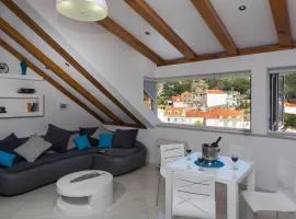 Mali Skoj Apartment - Two-Bedroom Apartment with Sea View