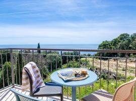 Apartments Villa Lukas - ''No 9'' Gallery Two Bedroom Apartment with Balcony and Sea View, Hotel in Cavtat