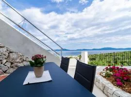 3 Bedroom villa with terrace and pool