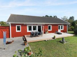 3 Bedroom Awesome Home In Glesborg, hotel v destinaci Glesborg