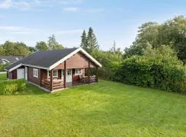2 Bedroom Awesome Home In Hovborg