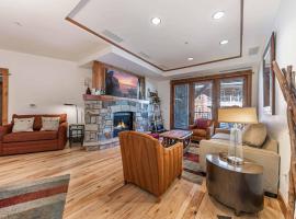 Big Horn Lodge 307 by East West Hospitality, hotel in Truckee