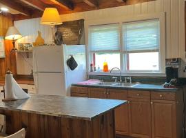 Farm Cabin, ξενοδοχείο σε Whiteville