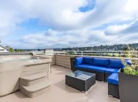 Majestic Views with a Hot Tub!