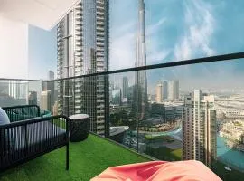 Luxury Apartment with Full Burj Khalifa and Downtown Views