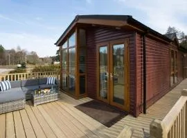 Bluebell Lodge - Sleeps 4 Hot Tub Loch & Woodland