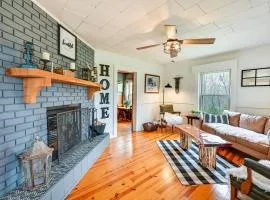 Country Escape Log Cabin Near Kentucky Lake!