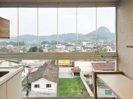 Apto Climatizado c/ Sacada e Churrasqueira KN0522