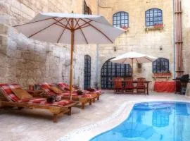 Id-Dwejra House of Character with private pool and Jaccuzi