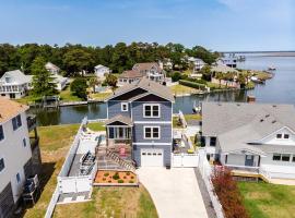 Canalfront, Private Pool, Sound Views, COL22, Island Breeze, hotel in Kill Devil Hills