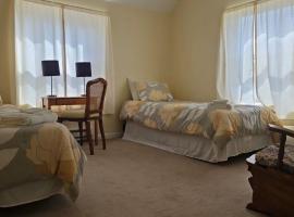 Twin room near Hillsboro, hostel σε Gaston