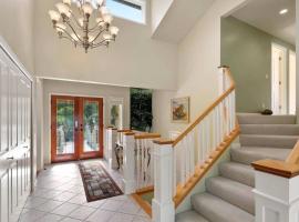 Cozy Redmond Retreat- Shared Home near Parks and Attractions, hotel v destinaci Redmond