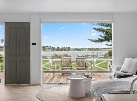 Percys Place- Waterfront pet and family friendly