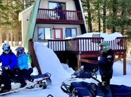 Yellowstone Cabin in Island Park- King bed with private bathroom and HOT TUB