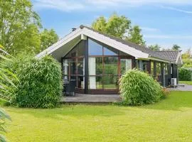 Well-Equipped Summer House Near Skovmose